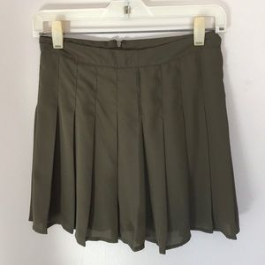 PLEATED SKIRT